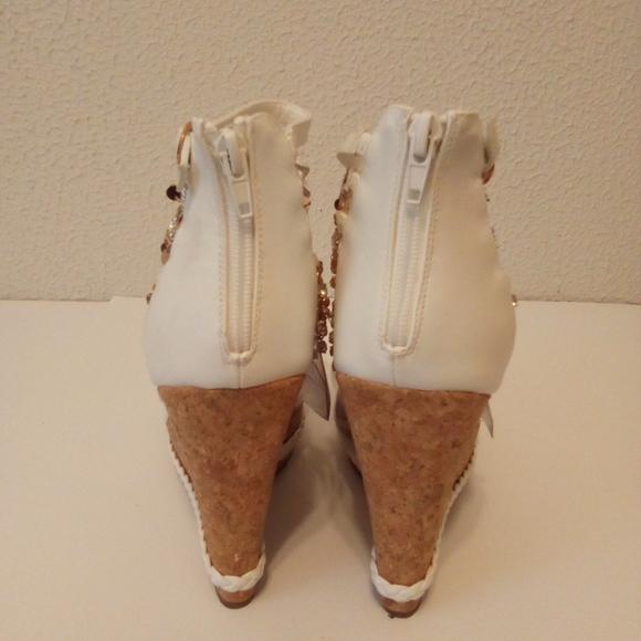 Shoe dazzle White Faux Leather Rhinestone Ankle 5 I/2" Wedge Heels sz 9 - Picture 7 of 14
